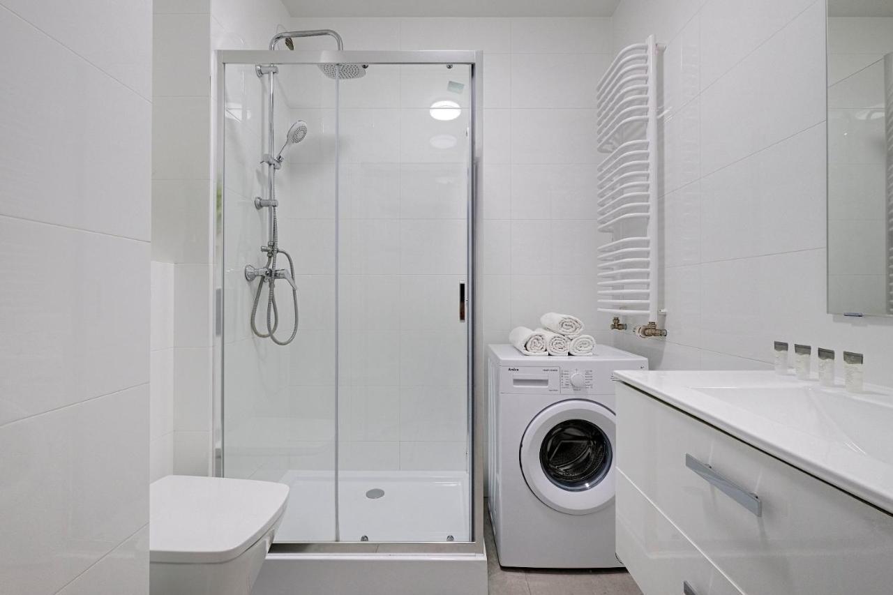 ワルシャワ2Br Apt Strzelecka 24 With Balconyアパートメント エクステリア 写真
